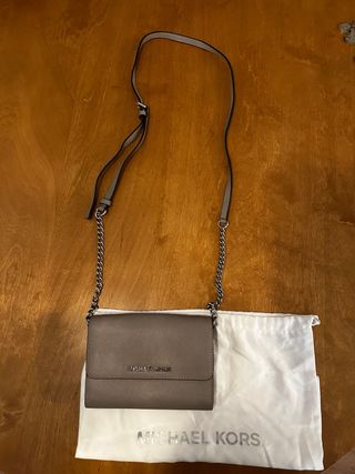 Bolso Michael Kors bandolera gris