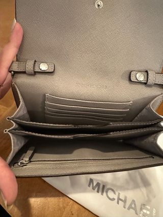 Bolso Michael Kors bandolera gris