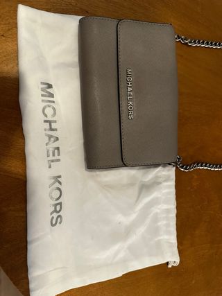 Bolso Michael Kors bandolera gris