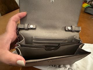 Bolso Michael Kors bandolera gris