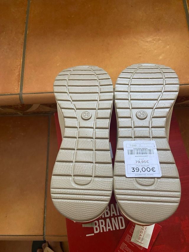 Botines Xti beige con purpurina dorada