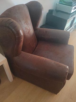 Sillón orejero marrón piel sintética envejecida