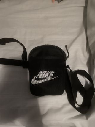 Bolso Nike negro y blanco
