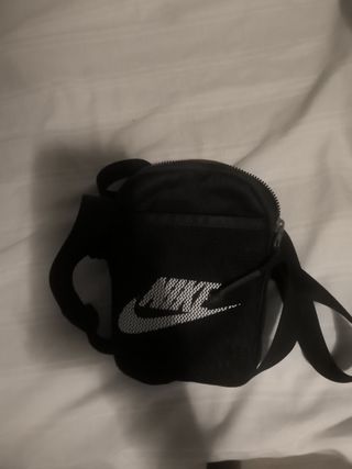 Bolso Nike negro y blanco