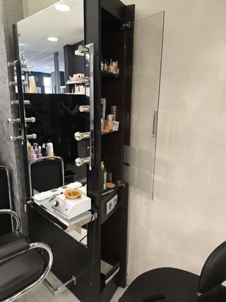 Tocador peluquería con espejo y luz y sillón