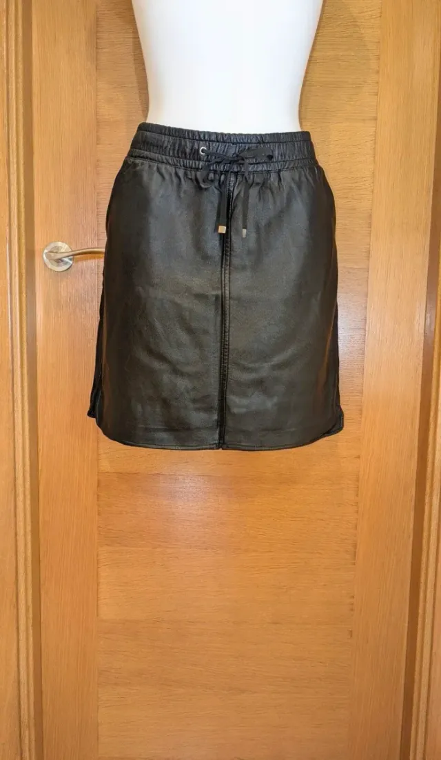 Falda negra polipiel M
