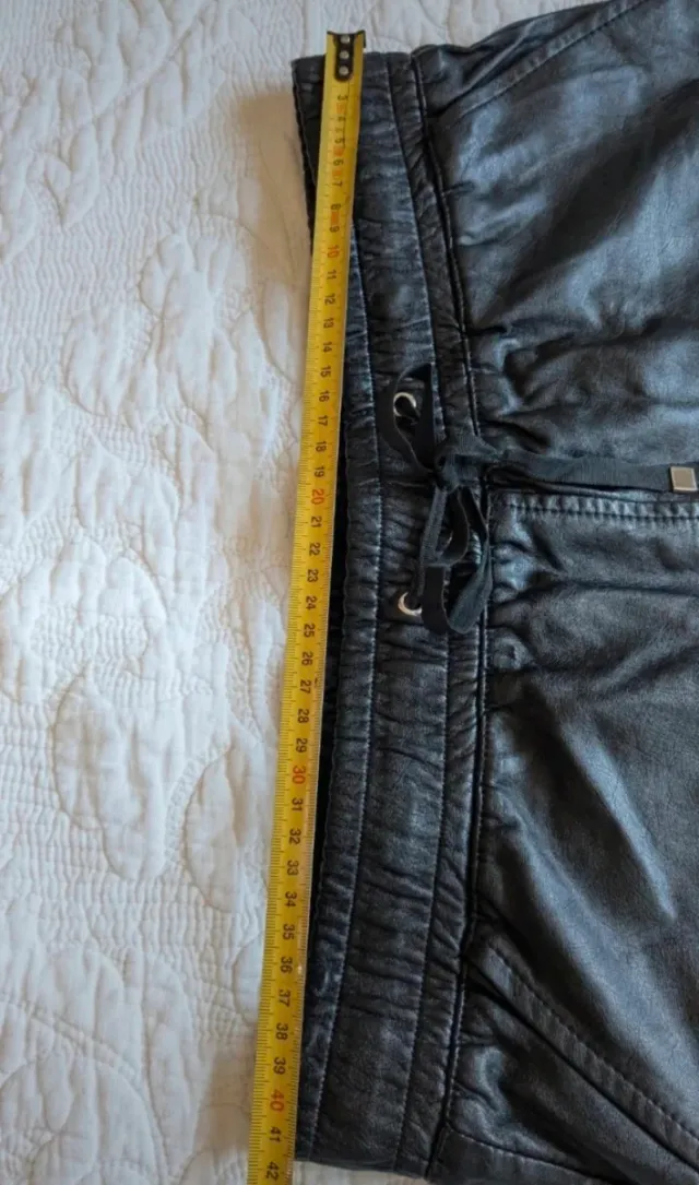 Falda negra polipiel M