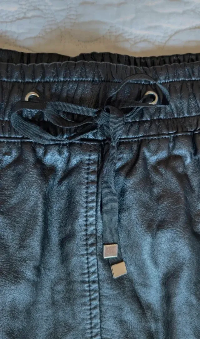 Falda negra polipiel M