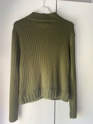 Chaqueta de punto verde con aplucaciones de ante