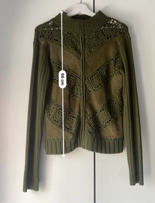 Chaqueta de punto verde con aplucaciones de ante