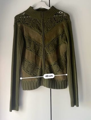 Chaqueta de punto verde con aplucaciones de ante