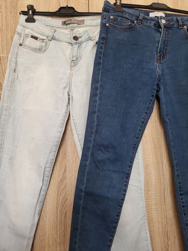 2 pantalones vaqueros: azul y blanco, talla 40