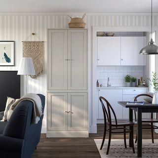 Armario doble de madera gris