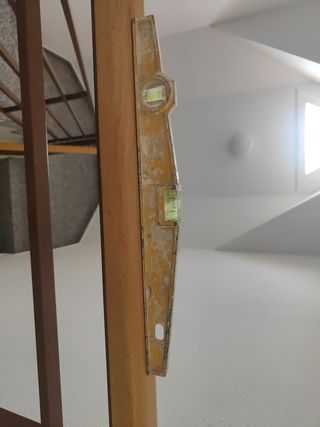 Nivel metálico antiguo