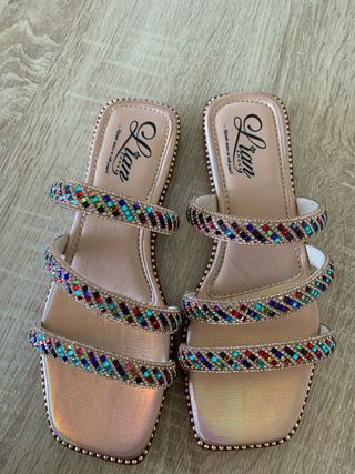 Sandalias doradas multicolor