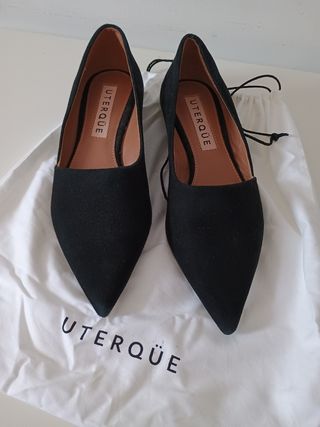 Salones Uterqüe negros, talla 36.