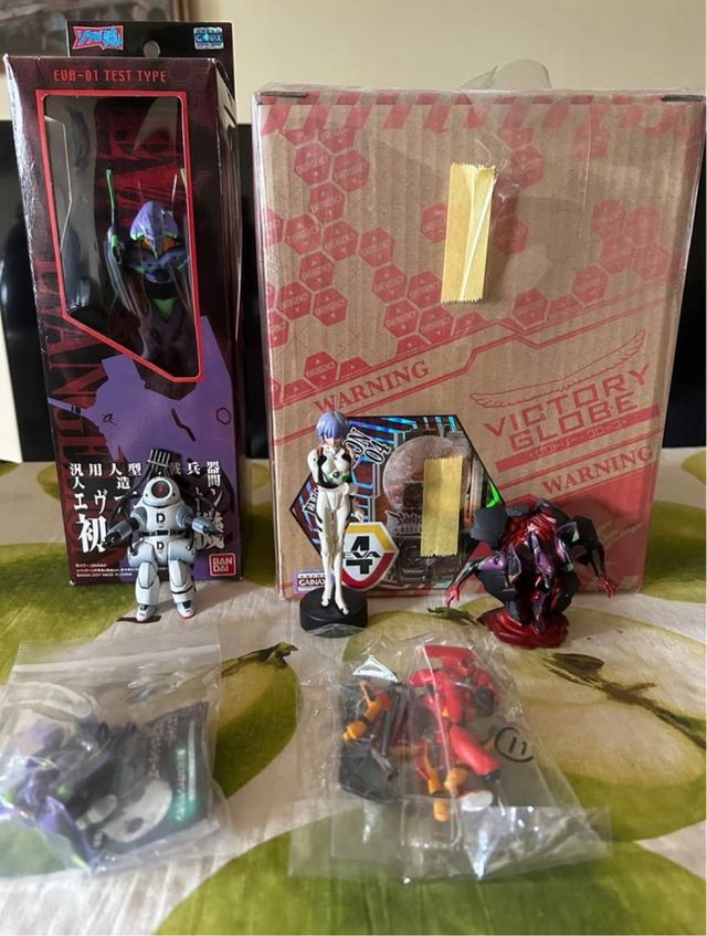 Lot Evangelion: Action Figure & Gadget