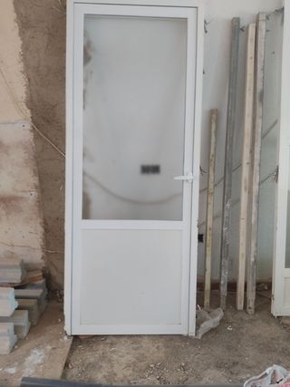 Puerta blanca aluminio 
