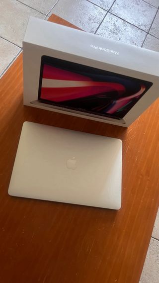 MacBook Pro 13” – Chip M1 – 8GB/256GB – En su caja