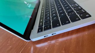 MacBook Pro 13” – Chip M1 – 8GB/256GB – En su caja