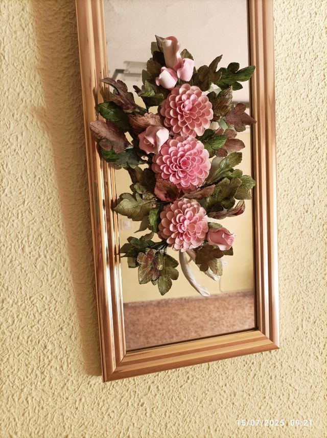 Cuadro artesanal flores cuero