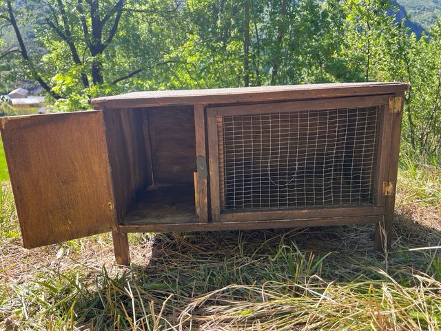 Jaula madera para animales