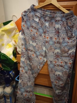 Ropa mujer: Pantalones negros + top gris