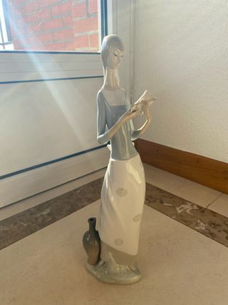 Figura Lladró Niña con Carta
