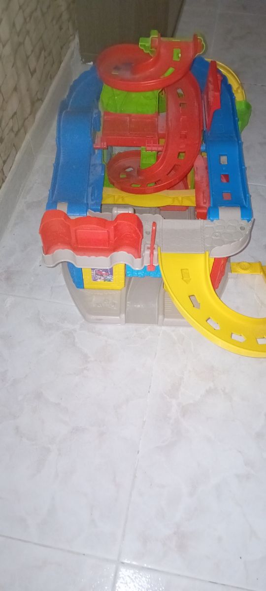 Parking de coches Fisher Price