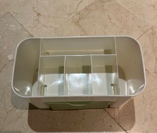 Organizador de escritorio blanco y verde