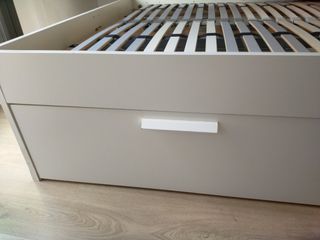 Cama blanca con cajones - 1 ud.