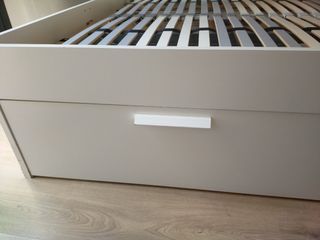 Cama blanca con cajones - 1 ud.