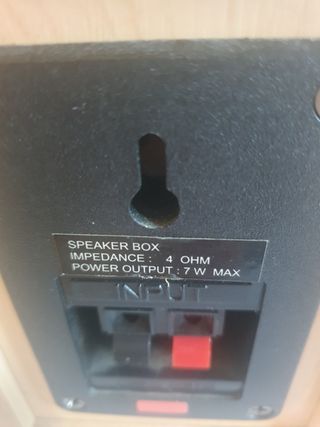 Altavoces beige/blancos