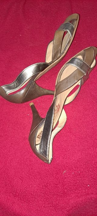 Sandalias Cosellia marrón y plata