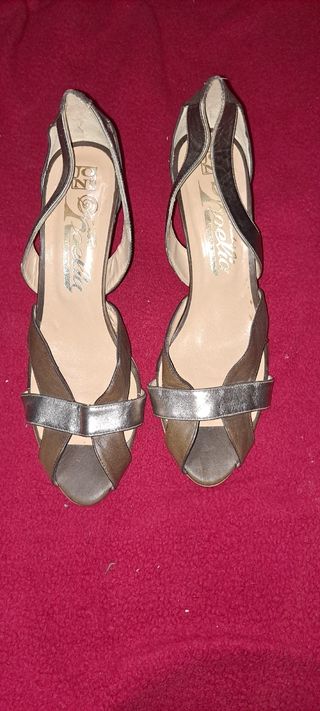 Sandalias Cosellia marrón y plata