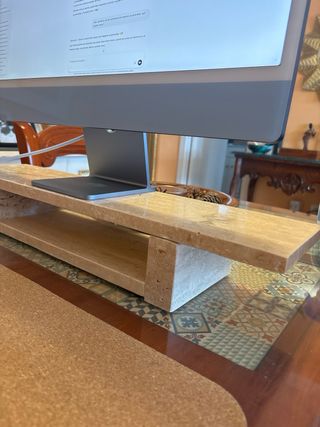 Soporte de monitor en mármol