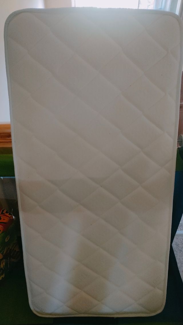 Cuna viaje Babies on Tour y colchón.