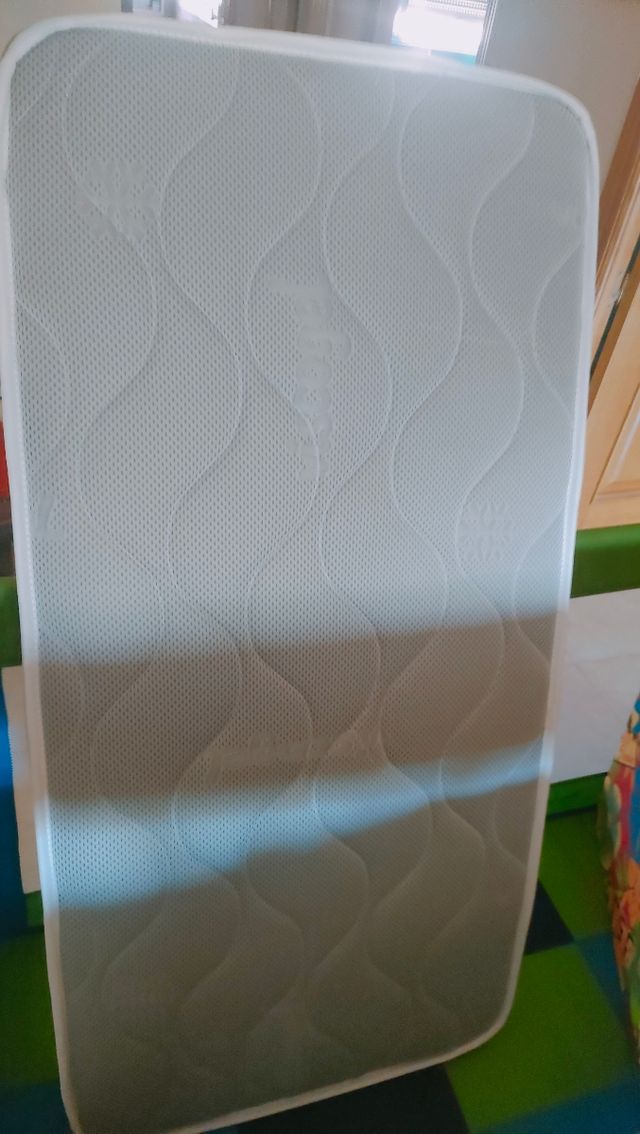 Cuna viaje Babies on Tour y colchón.