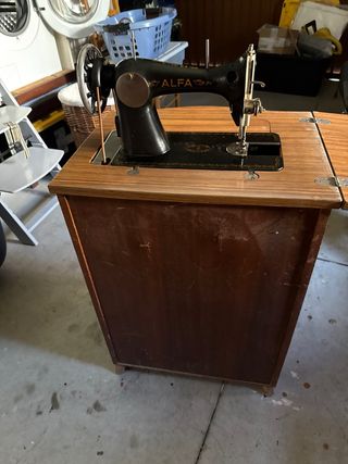 Máquina coser Alfa Antigua