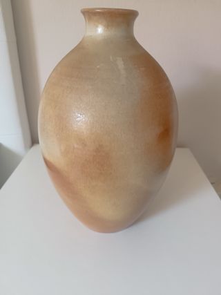 Jarrón cerámico beige y marrón