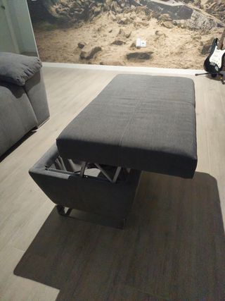 Puff arcón gris almacenaje elevable 
Sirve de mesa
