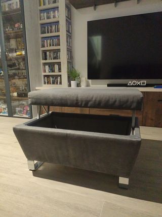 Puff arcón gris almacenaje elevable 
Sirve de mesa