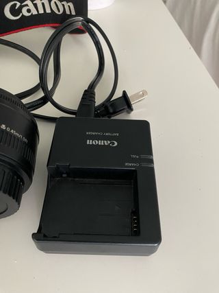Cámara fotografica Canon EOS Rebel T3i + extras