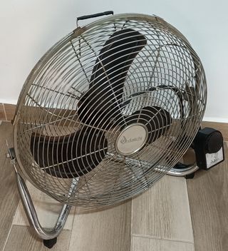 VENTILADOR CON MUCHA POTENCIA FUNCIONA PERFECTAMEN