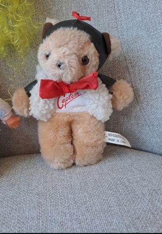 Muñeco y peluches pequeños