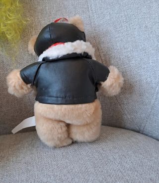 Muñeco y peluches pequeños