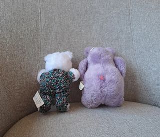 Muñeco y peluches pequeños