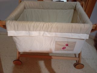 Cuna minicuna, madera, beige, colchón y edredón