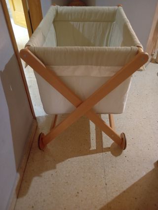 Cuna minicuna, madera, beige, colchón y edredón