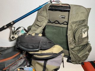 Gran lote de equipo de pesca